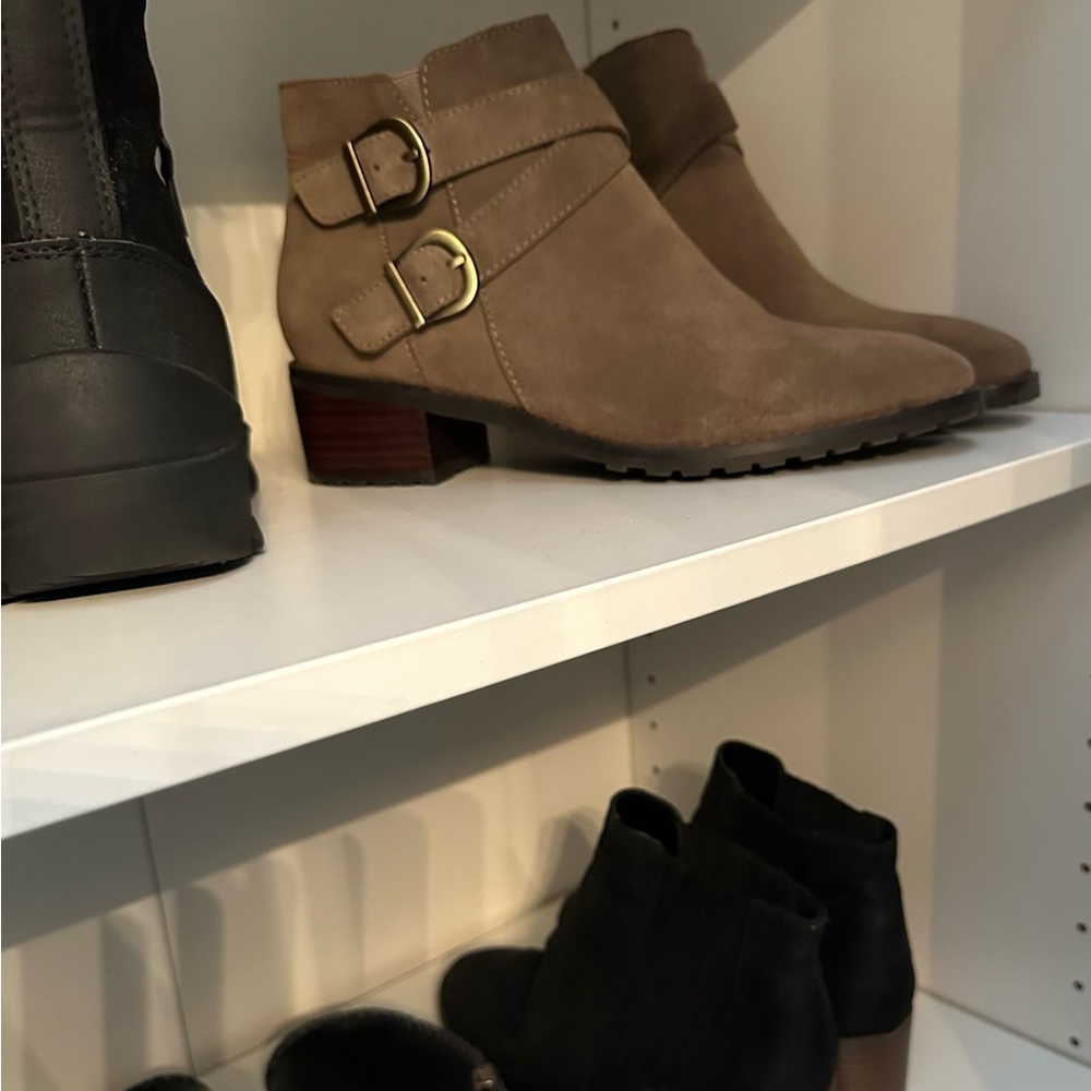 Sway Booties Women’s Sz 9 Worn ONE time